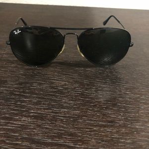 Ray-Ban aviators comes with case